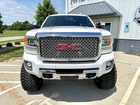 Used 2016 GMC Sierra 2500 Denali w/ Duramax Plus Package AWD/4WD image 3