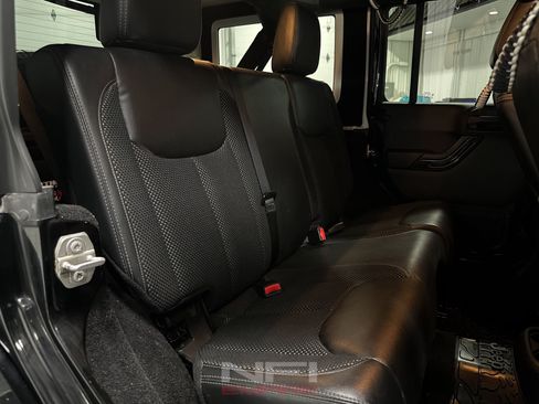 Used 2016 Jeep Wrangler Unlimited Sahara AWD/4WD image 37