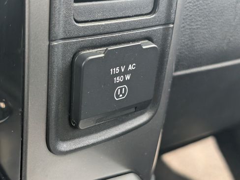 Used 2018 RAM 2500 Laramie w/ Sport Appearance Group AWD/4WD image 28