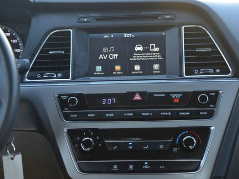 Used 2017 Hyundai Sonata SE image 19