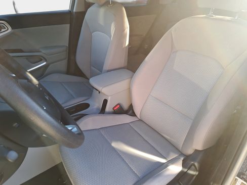 Used 2023 Kia Soul LX FWD image 14