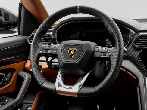 Used 2022 Lamborghini Urus image 12