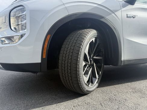 Used 2025 Mitsubishi Outlander SE image 34