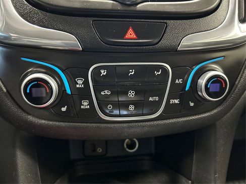 Used 2018 Chevrolet Equinox LT FWD image 26