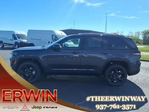 New 2025 Jeep Grand Cherokee Limited w/ Black Appearance Package image 9