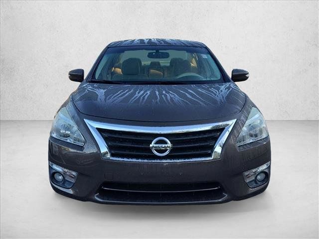 Used 2013 Nissan Altima 2.5 SL w/ Technology Pkg FWD image 2