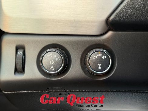 Used 2017 GMC Yukon SLT AWD/4WD image 30