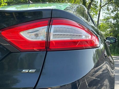 Used 2016 Ford Fusion SE FWD image 12
