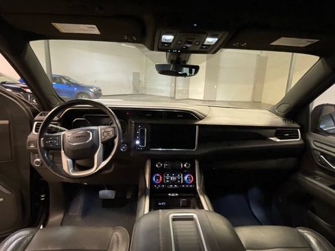 Used 2021 GMC Yukon XL Denali w/ Denali Premium Package AWD/4WD image 14