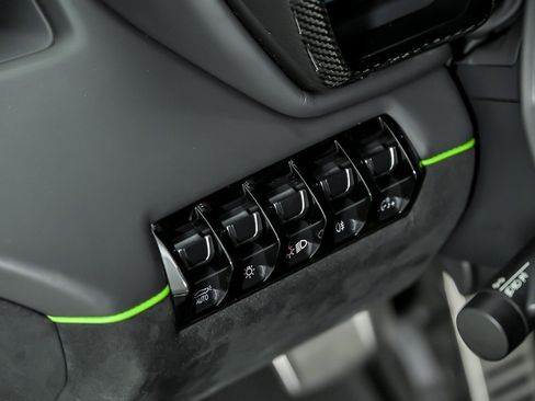 Used 2019 Lamborghini Aventador SVJ AWD/4WD image 29