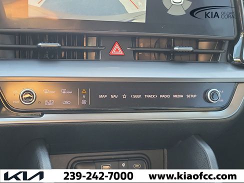 Used 2025 Kia Sportage EX FWD image 27