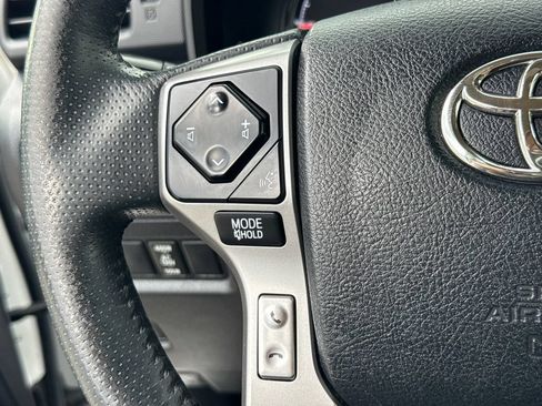 Used 2020 Toyota 4Runner SR5 AWD/4WD image 15