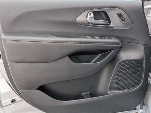 New 2026 Chrysler Pacifica Select w/ S Appearance Package image 13