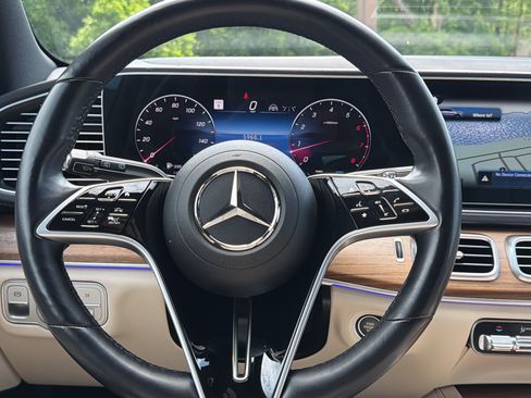 Used 2025 Mercedes-Benz GLS 450 4MATIC image 13