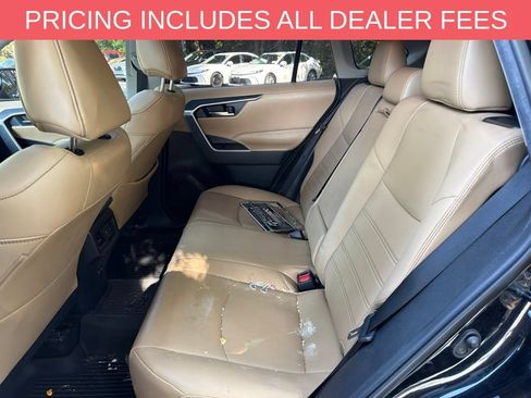 Used 2020 Toyota RAV4 XLE Premium FWD image 10