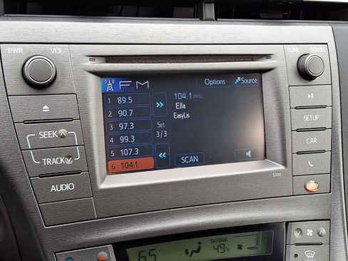 Used 2014 Toyota Prius Two image 16