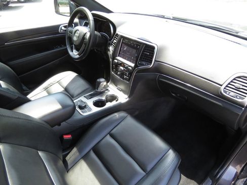 Used 2018 Jeep Grand Cherokee Limited AWD/4WD image 14