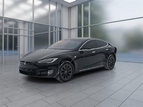 Used 2020 Tesla Model S Long Range Plus image 4