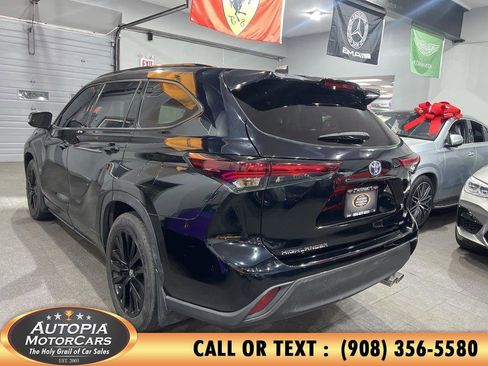 Used 2024 Toyota Highlander XSE FWD image 3