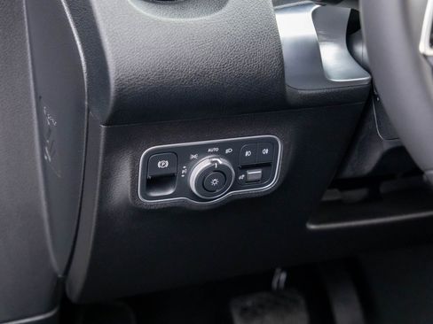 New 2025 Mercedes-Benz GLB 250 4MATIC image 20