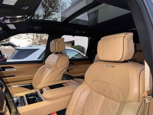 Used 2023 Jeep Grand Wagoneer L Series III image 54