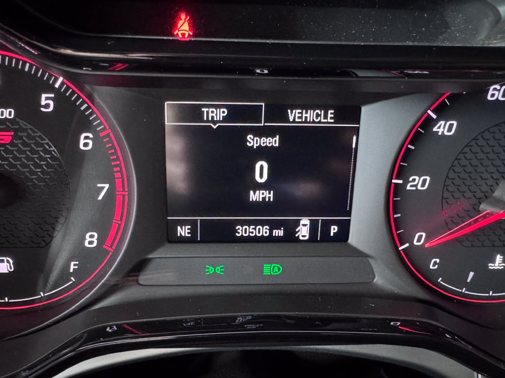 Used 2025 Chevrolet Trax RS w/ Sunroof Package FWD image 16