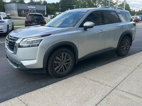 Used 2022 Nissan Pathfinder SL w/ SL Premium Package AWD/4WD image 5