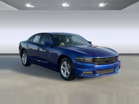 Used 2019 Dodge Charger SXT w/ Leather Interior Group image 7