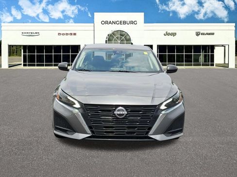 Used 2024 Nissan Altima 2.5 SV FWD image 2