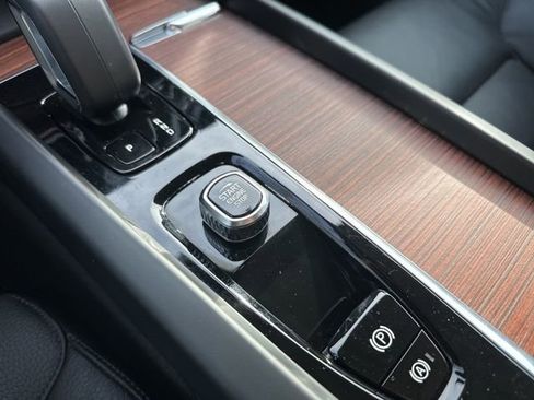 Certified 2025 Volvo V60 B5 Cross Country Plus image 28