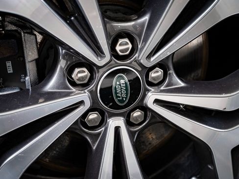 Used 2023 Land Rover Range Rover Evoque R-Dynamic SE image 7