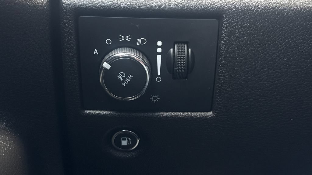 Used 2019 Jeep Grand Cherokee Altitude AWD/4WD image 25