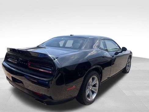 Used 2021 Dodge Challenger SXT RWD image 9