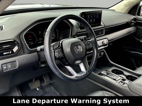 Used 2025 Honda Pilot EX-L image 17