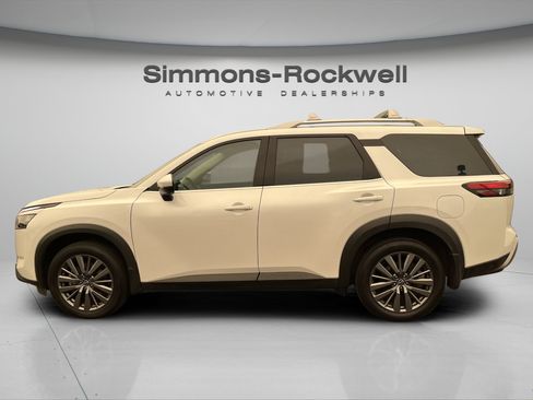 Used 2025 Nissan Pathfinder SL w/ SL Premium Package AWD/4WD image 2