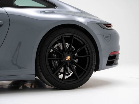 Used 2024 Porsche 911 Carrera w/ Premium Package image 18