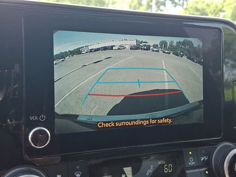Used 2023 Toyota Highlander XLE FWD image 20