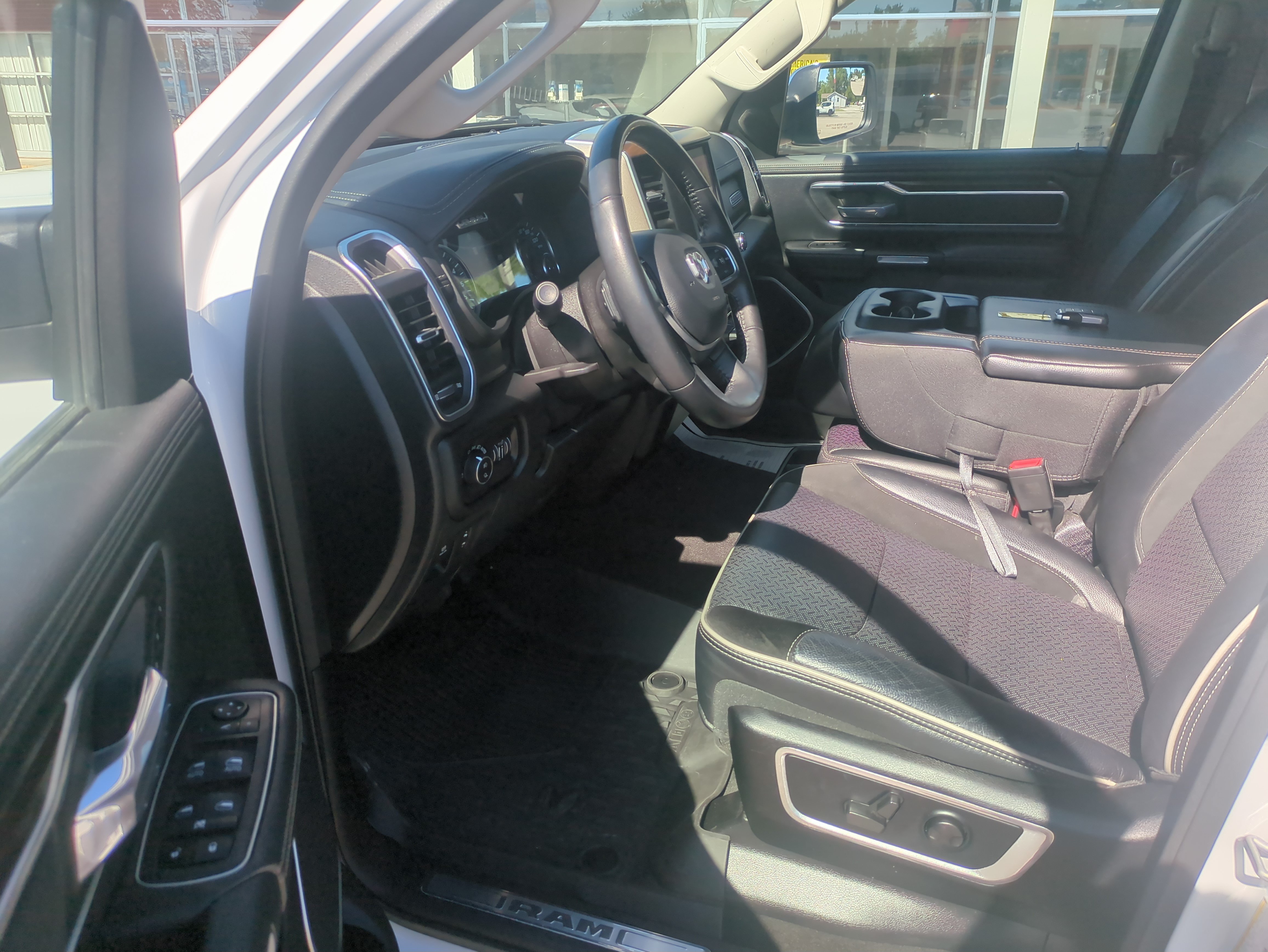 Used 2022 RAM 1500 Laramie AWD/4WD image 8