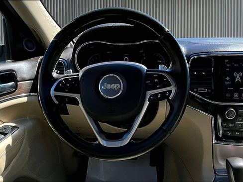 Used 2020 Jeep Grand Cherokee Overland AWD/4WD image 5
