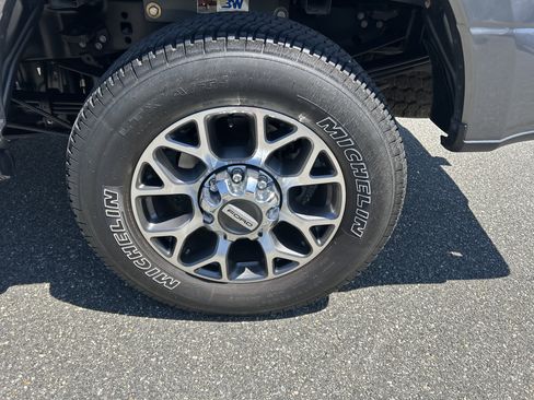 Used 2022 Ford F350 Lariat w/ Lariat Ultimate Package AWD/4WD image 16