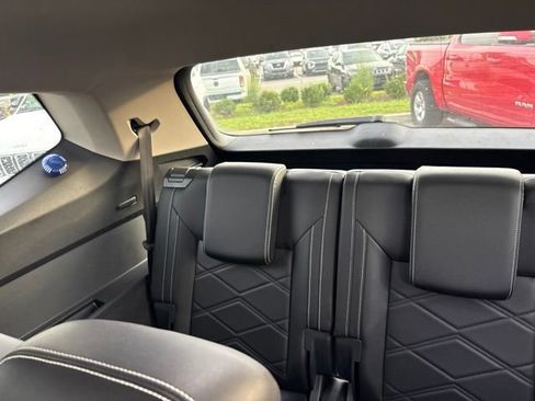 Used 2025 Volkswagen Atlas SE FWD image 22