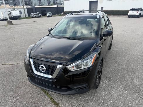 Used 2018 Nissan Kicks SV FWD image 3