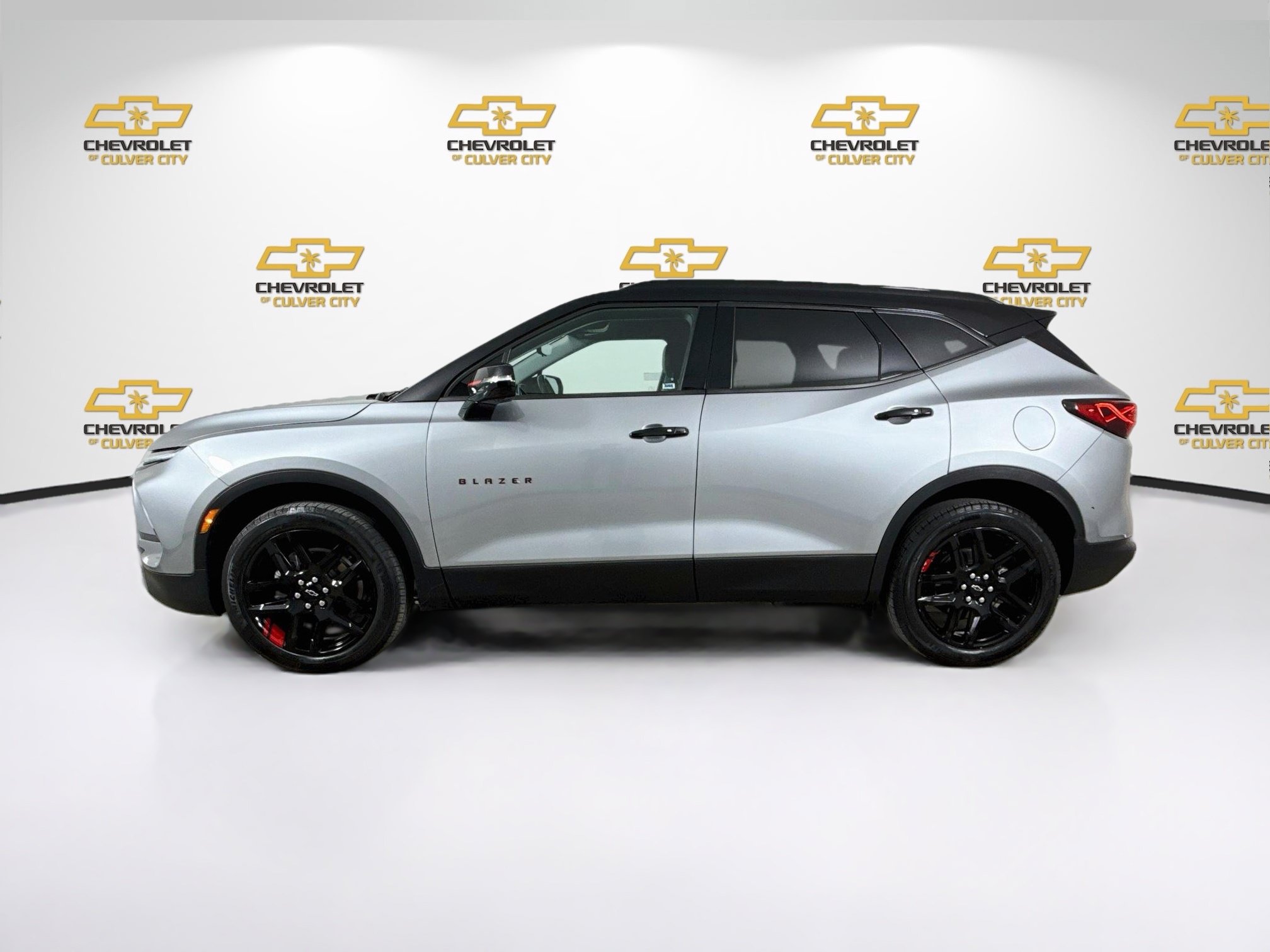 Used 2024 Chevrolet Blazer LT w/ Sound & Technology Package FWD image 5