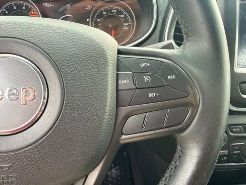 Used 2019 Jeep Cherokee Trailhawk w/ Cold Weather Group AWD/4WD image 14