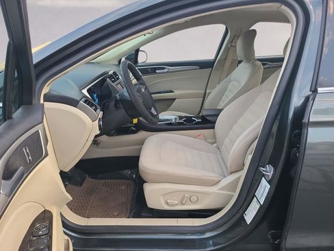 Used 2015 Ford Fusion SE image 11