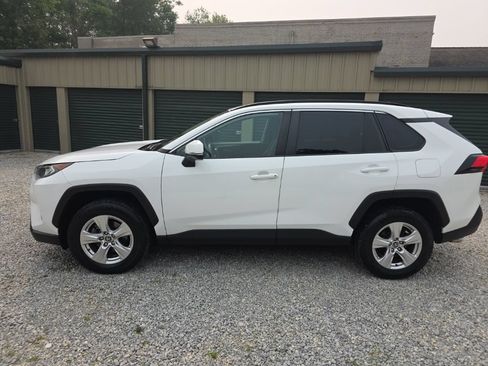 Certified 2021 Toyota RAV4 XLE AWD/4WD image 3