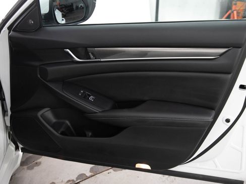 Used 2020 Honda Accord Sport image 9