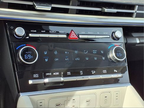 Used 2025 Hyundai Santa Fe Calligraphy AWD/4WD image 9