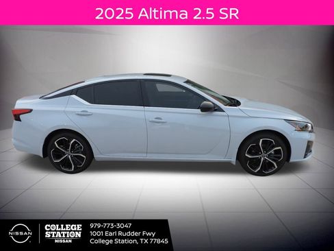 New 2025 Nissan Altima 2.5 SR w/ SR Premium Package image 2
