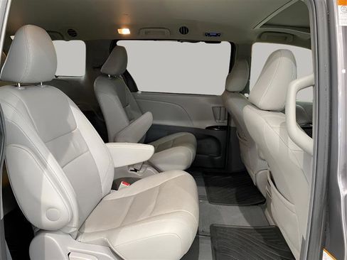 Used 2015 Toyota Sienna XLE w/ XLE Navigation Package AWD/4WD image 11